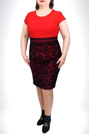 Κόκκινο φόρεμα κοντομάνικο με ελαστική μαύρη δαντέλα