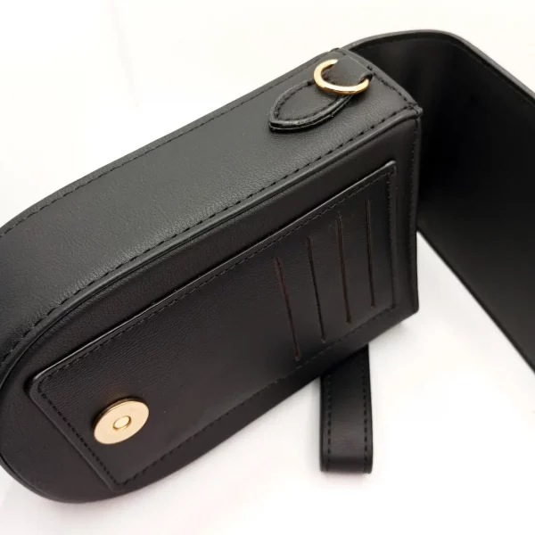 Μαύρο τσαντάκι πορτοφόλι με αποσπώμενο λουράκι