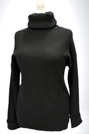 Μαύρη πλεκτή μπλούζα με ζιβάγκο γιακά