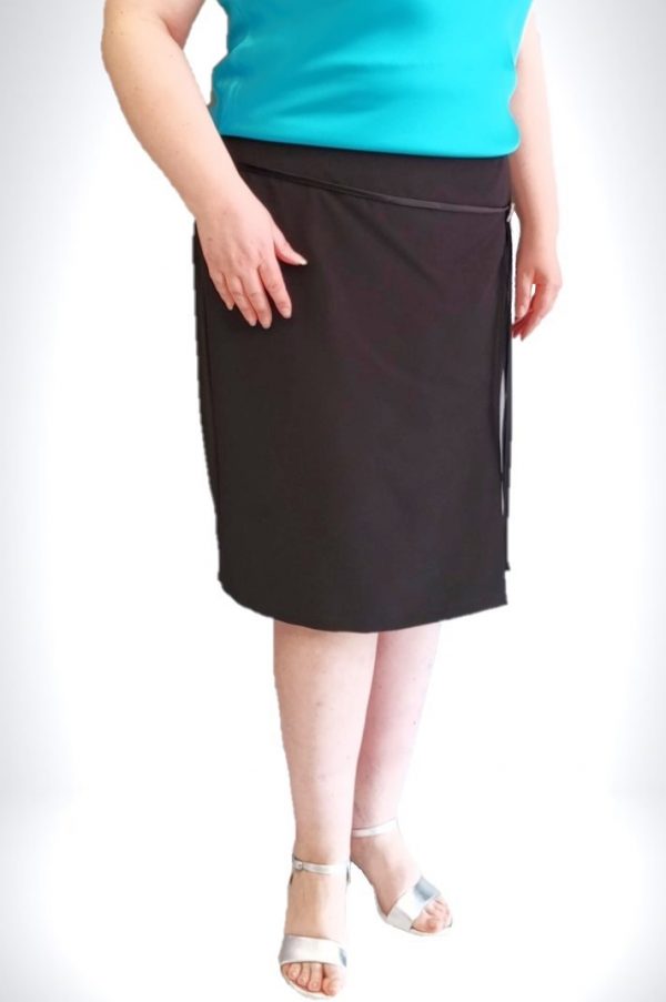 Μαύρη φούστα πένσιλ με πιέτα και διακοσμητικό κορδόνι